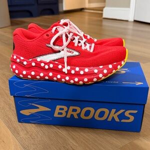 Brooks GHOST MAX 2 LIMITED EDITION
MINI MOUSE SIZE 7 WOMENS